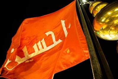 فیلم| پرچم سرخ «لبیک یا حسین» در مرز مهران برافراشته شد
