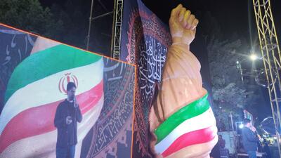  یادمان مشت گره کرده رهبر شهید در کرمان رونمایی شد