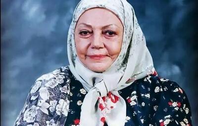 عکسی از حمیده خیرآبادی در لباس نظامی زمانی که ساکسیفون مینواخت!