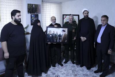  دیدار سردار رحیم‌صفوی با خانواده سرلشکر شهید حاجی‌زاده
