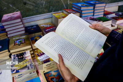نمایشگاه کتابهای مرتبط با اربعین در حرم رضوی برپا شد