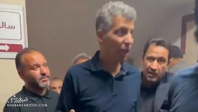 ویدیو| عادل در میان هنرمندان حاضر در مراسم ختم اکبر عبدی - پارس فوتبال