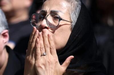 همسر اکبر عبدی رخت عزا را از تنش درآورد؛ حضور متفاوتش بر سر خاک همسرش پربازدید شد/ویدیو