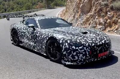  نسل جدید مرسدس AMG GT بلک سریز برای رونمایی آماده می‌شود - پدال