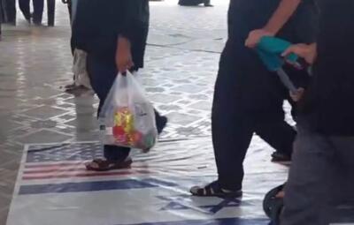 زائران حسینی با پایکوبی بر پرچمهای آمریکا و رژیم صهیونیستی، انزجار خود را از ظلم و ستم به نمایش گذاشتند