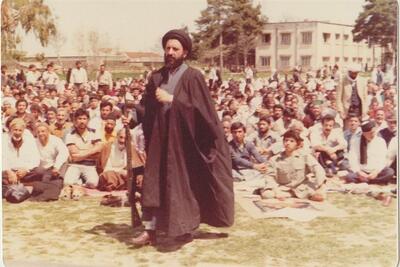  رونمایی از مجموعه 9‌ جلدی   ظهر آدینه  در گلستان - تسنیم