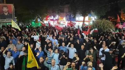  طنین شعارها و حضور پرشور شرکت‌کنندگان در صد و پنجاه و یکمین شب اجتماع خیابان انقلاب خرم‌آباد + فیلم