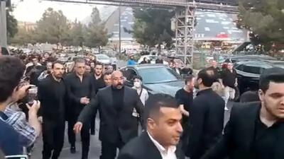  خروج پر دردسر علی دایی در بزرگداشت اکبر عبدی با هجوم مردم