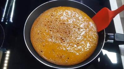کیک تابه ای بدون فر؛ روشی سریع و آسان برای دسر عسلی و کاراملی