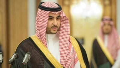 دیدار وزیر دفاع عربستان با ترامپ و ونس؛ او در این ملاقاتها پیامی از بن سلمان درباره جنگ با ایران و اوضاع منطقه را انتقال داد/ ولیعهد سعودی میخواست این پیام را بدهد که حملات در عراق، به معنای طرفداری عربستان از تشدید تنش نیست/ خالد بن سلمان به ونس گفت «ریاض خواهان کاهش تنش با ایران است، زیرا آن را مسیری ثمربخشتر میداند، در حالی که نتانیاهو خواهان تشدید تنشها است»