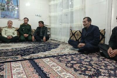  تجلیل مسئولان شهرستان کهگیلویه از ایثار خانواده شهید ابوالفضل پیمان
