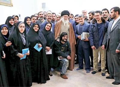 او در سکوت میان کلمات فریادهای پنهان را میشنید