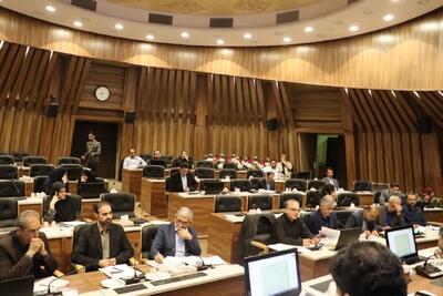 تأمین آب پایدار، جذب کامل اعتبارات و توسعه زیرساختهای آموزشی و درمانی از اولویتهای مرکز استان است