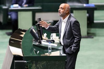  اعتراض وزیر کار به قوانین بازنشستگی | ۱۳۰ هزار بازنشسته کمتر از ۴۰ سال سن دارند!