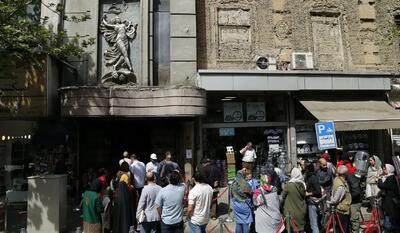  سفر به تهران قدیم؛ نمایی از «تئاتر دهقان در خیابان لاله زار»؛ دهه 50 خورشیدی