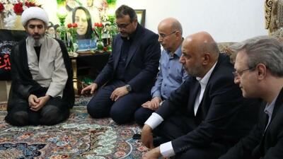  دیدار وزیر کار با خانواده شهیده زهرا اسدی‌نژاد در لامرد