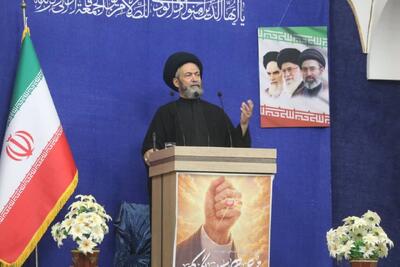  امام جمعه اردبیل: عقب نشینی‌های ترامپ نشانه رسوایی آمریکا و اقتدار ایران است