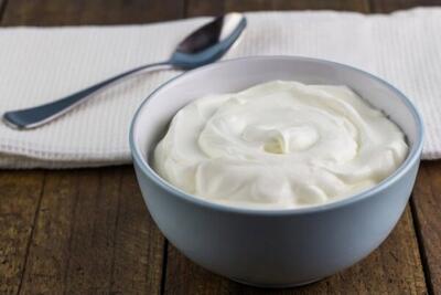 طرز تهیه ماست چکیده خانگی با چند فوت و فن ساده