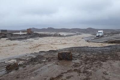  ۱۰ گردشگر گرفتار سیلاب در اطراف آبشار سمبی بهشهر نجات یافتند