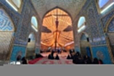  آئین پوش‌کشی؛ آماده‌سازی مسجد جامع کبیر یزد برای مراسم اربعین