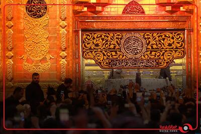 عزاداری زائران اربعین در حرم حضرت عباس(ع)