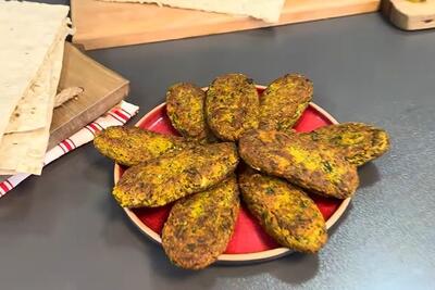  طرز تهیه کوکو ماش و سیب زمینی خوشمزه؛ راز وا نرفتن کوکوی ماش