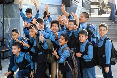 آغاز سال تحصیلی تغییر نکرد؛ مدارس مهرماه بازگشایی میشوند