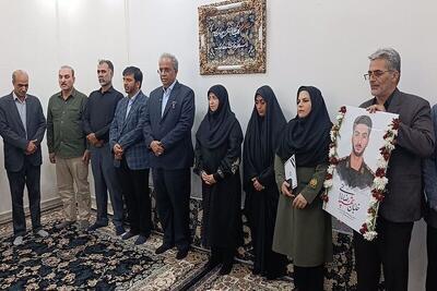  رییس سازمان حفاظت محیط زیست به دیدار خانواده شهید بارانی در زابل رفت