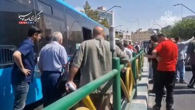  ببینید | تصادف اتوبوس BRT با عابر پیاده در خیابان ولیعصر