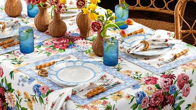 مدل رومیزی پارچه ای زیبا؛ ایده های شیک برای جلوه دادن به میز پذیرایی