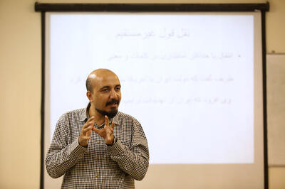  یک مدرس روزنامه نگاری: در ترجمه خبری با خبرنگاری روبه رو هستیم که به مهارت ترجمه نیز تسلط دارد/  بزرگترین مشکل رسانه های داخلی در ترجمه، دقت کم، انتشار ابراز نظر و قضاوت خبرنگار در متن خبر  است