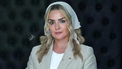  حضور بیتا سحرخیز با کت و مینی اسکارف در جشن نفس (+عکس)