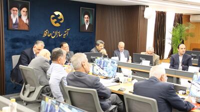   هم‌اندیشی دکتر ادیانی با تعدادی از رؤسای کانون‌های بازنشستگان آموزش و پرورش
