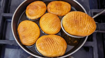 طرز تهیه برساق: کلوچه محلی خوشمزه بدون فر و با ماست و تخم مرغ
