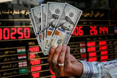  دلار بخریم یا طلا؛ بهترین سرمایه‌گذاری در سال 1405