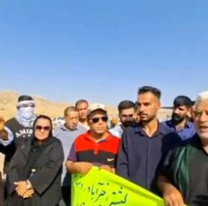  اعتراض جوانان بومی مقابل پالایشگاه لیشتر/ روند جذب را شفاف‌سازی کنید