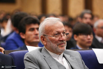  منوچهر متکی: شکست جدی به ترامپ و جمهوری‌خواهان تحمیل خواهد شد/ کشور‌های حاشیه خلیج فارس باید توجه کنند که بازی تمام شده است/ آمریکا وقتی می‌گوید مذاکره یعنی فریب؛ آمریکا براساس مذاکره آمده 14 بند را امضا کرده، یک دانه اش را اجرا نکرده است