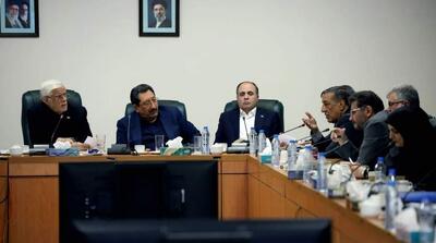 عارف: رویکرد جدی دولت مقابله با گرانفروشی، کمفروشی و احتکار است/ در ۶ماه آینده باید نظارتها جدیتر دنبال شود/ عدهای فرصتطلب وجود دارند که با آنها برخورد جدی خواهیم کرد - مردم سالاری آنلاین