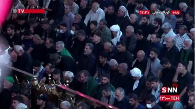  حضور گسترده زائرین اربعین حسینی در نماز جماعت کربلای معلی