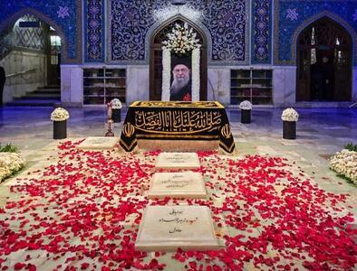  نماد دارالذکر و مقبره رهبر شهید در طریق الحسین اربعینی + فیلم