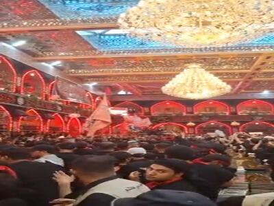 عزاداری زائران اربعین در حرم حضرت عباس(ع)