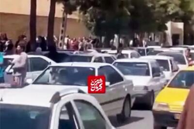  ازدحام جمعیت برای یک پارچه‌فروشی منجر به پلمب شد