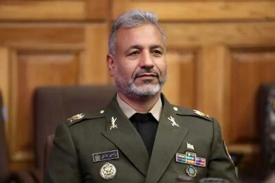  معاون روابط عمومی ارتش: ارتشی‌ها در مرزها می‌ایستند تا وطن آرام بگیرد/ ما سربازان ارتش، عادت کرده‌ایم که در سخت‌ترین شرایط، «بایستیم» تا دیگران «بگذرند»/ ارتش در دو جبهه می‌جنگد؛ میدان اول، مرز‌های جغرافیایی است که در آنجا هر گام پیامی صریح به دنیا است: «این خاک برای بیگانه دست یافتنی نیست»/ میدان دوم هم مرز‌های معنوی است