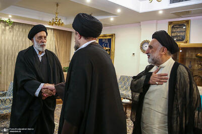  دیدار آیت الله سید حسن خمینی با حجت الاسلام و المسلمین سید هادی خامنه‌ای