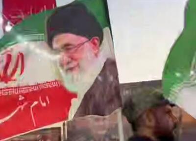  فیلم/ پرچم ایران و تصویر رهبر انقلاب بر دوش نیروهای امنیتی عراق
