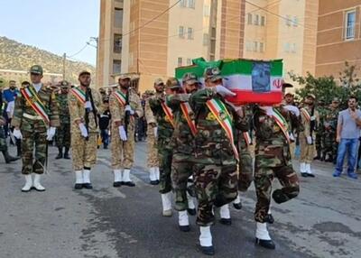  پیکر مطهر سرباز شهید ارتش در مریوان تشییع شد