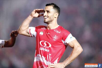 علی علیپور ستاره پرسپولیس : فقط قهرمانی سکوهای قرمز را راضی می کند
