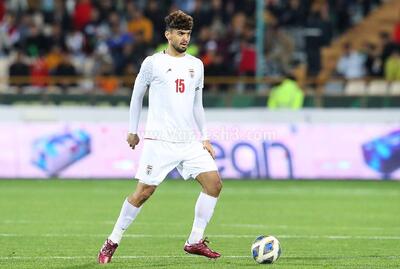  پرسپولیس و استقلال ناکام ماندند ؛ این ستاره مدافع ملی‌پوش ماندنی شد