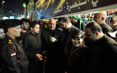 دیدار نخستوزیر عراق با زائران در جریان بازدید میدانی از کربلا+ تصاویر