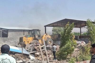 آزادسازی ۵۲ هزار متر مربع از اراضی کشاورزی خاورشهر با تخریب ۶۳ بنای غیرمجاز / ضربه به متصرفان غیرقانونی در شهرستان ری